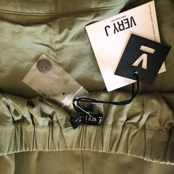 NEW Very J Olive Green Elastic Waist Shorts NWT - Picture 7 of 13